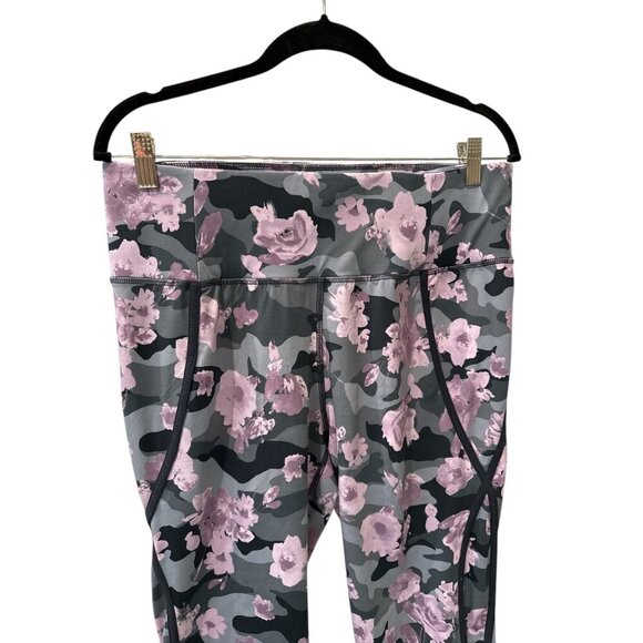 Livi Active Floral Camo Capri Leggings Lane Bryant poly/spandex Size 14/16 EUC - Picture 3 of 7